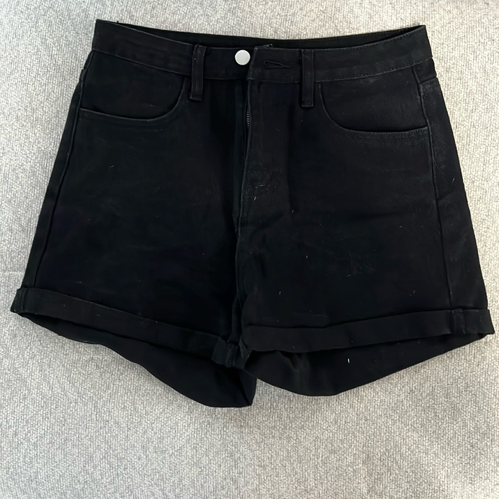 Black high waist short